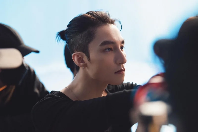 Sơn tùng mtp hát tạo không gian sống động cho người hâm mộ