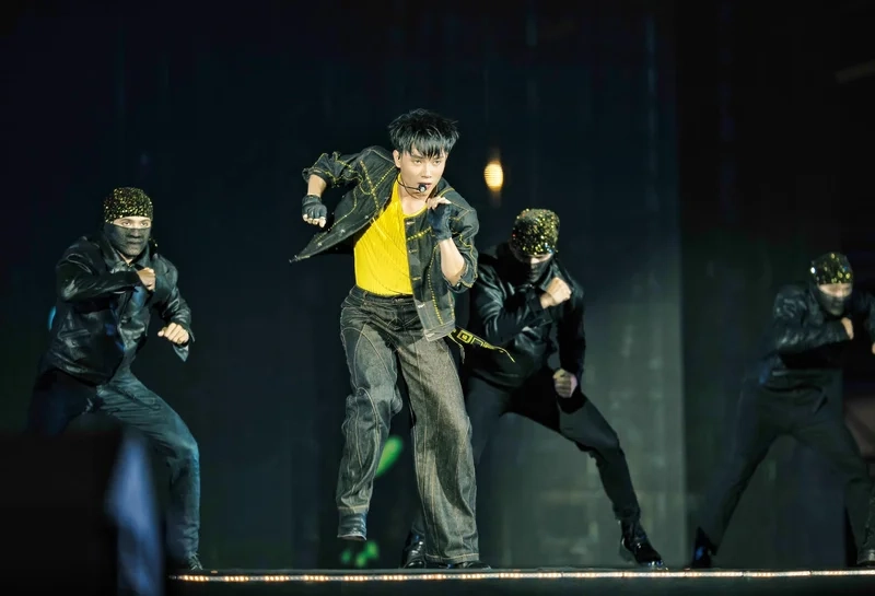 Nửa đêm ngoài phố trúc nhân là bài hát đầy cảm xúc