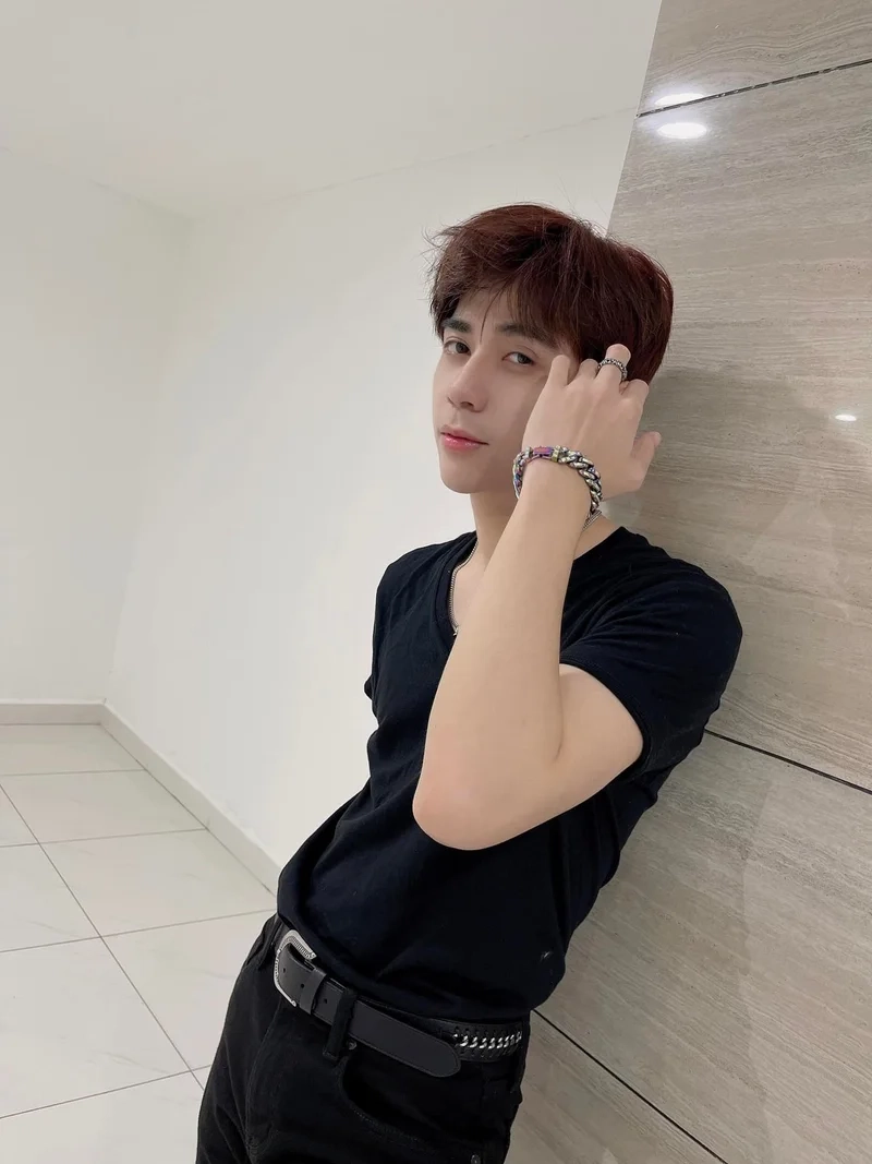 Ảnh quang hùng tạo không gian sống động cho trang cá nhân