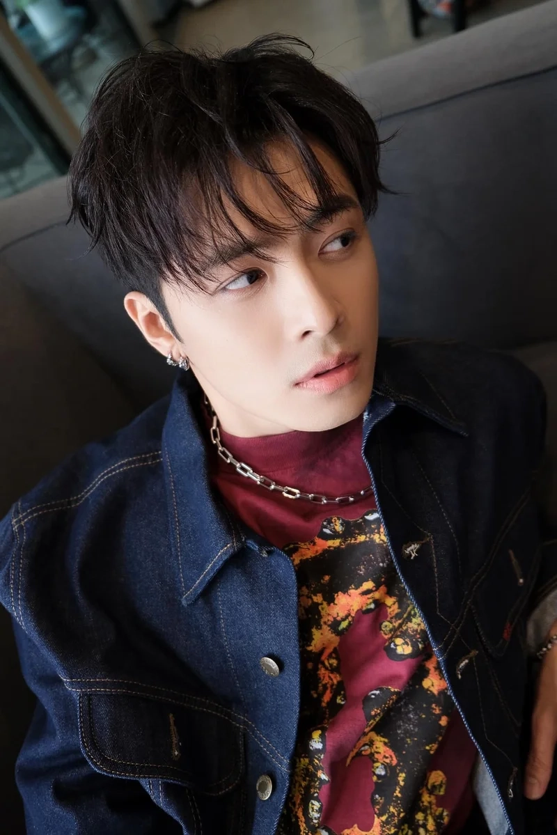 Gin tuấn kiệt tw là một trong những sản phẩm nổi bật của anh