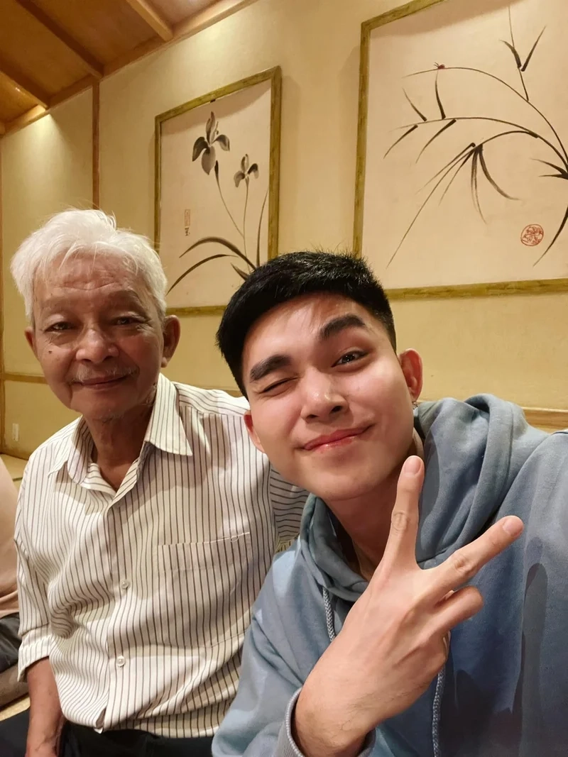 Bố jun phạm là người đã ủng hộ anh trong sự nghiệp