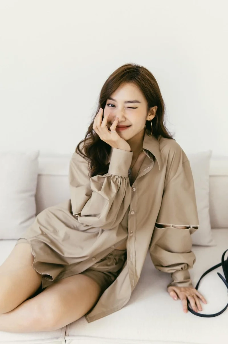 Bộ phim Gia đình mình vui bất thình lình Khả Ngân góp mặt đang gây sốt trên truyền hình