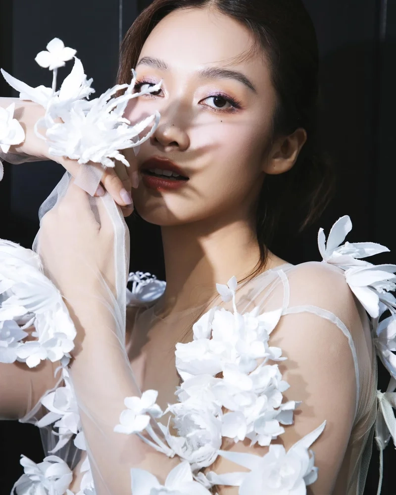 Không cần trang điểm cầu kỳ, Khả Ngân mặt mộc vẫn khiến nhiều người mê mẩn