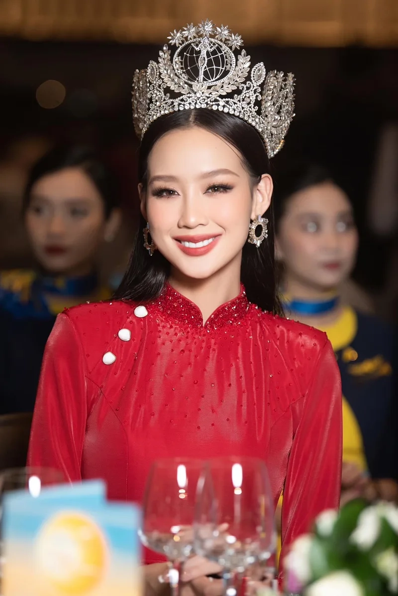 Lê nguyễn bảo ngọc ứng xử với phong cách tự tin và chuyên nghiệp