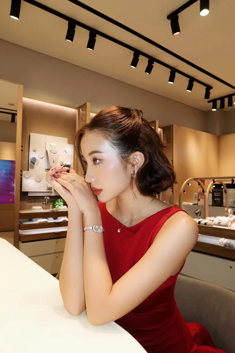 Soi lại hình ảnh Lê Thị Khánh Huyền ngày xưa, bạn có nhận ra không