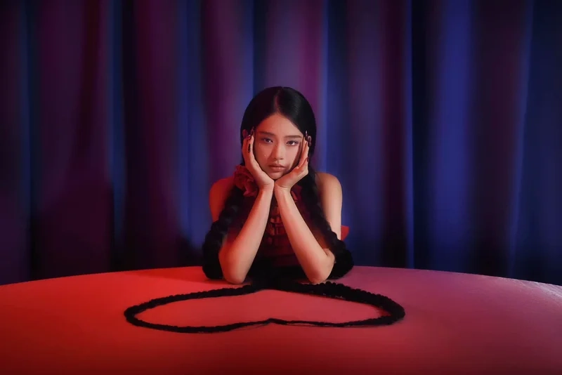 Linh ka debut với nhiều sản phẩm âm nhạc ấn tượng