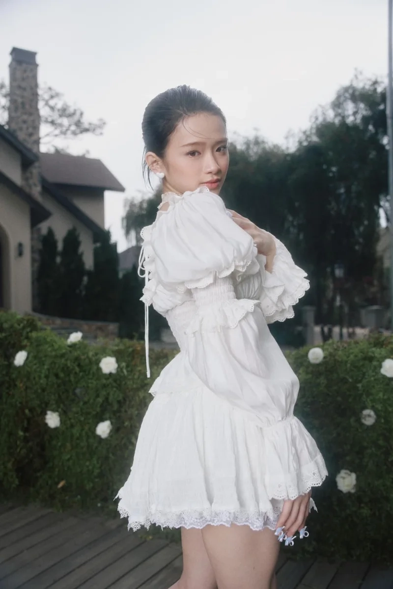 Linh ka hot với nhiều sản phẩm âm nhạc và hình ảnh thu hút