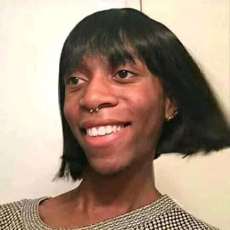 Meme anh da đen tóc ngắn khiến bạn cảm thấy hài hước và dễ thương