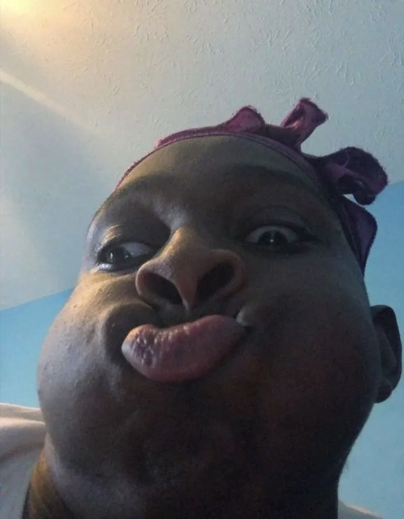 Meme 5 anh da đen và 1 cô gái mang lại tiếng cười cho bạn