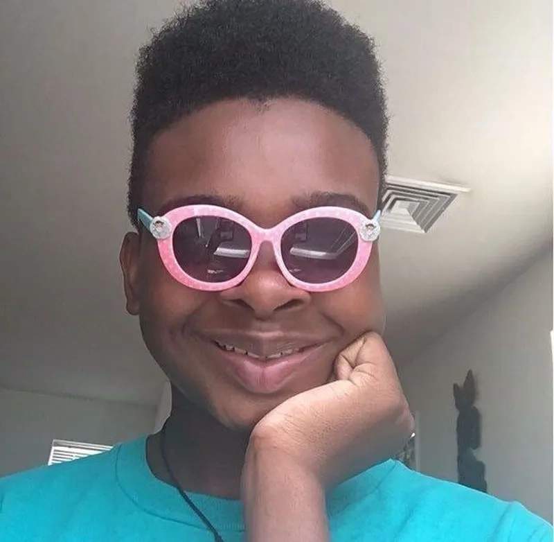 Meme 5 anh da đen tạo nên những tình huống hài hước và thú vị