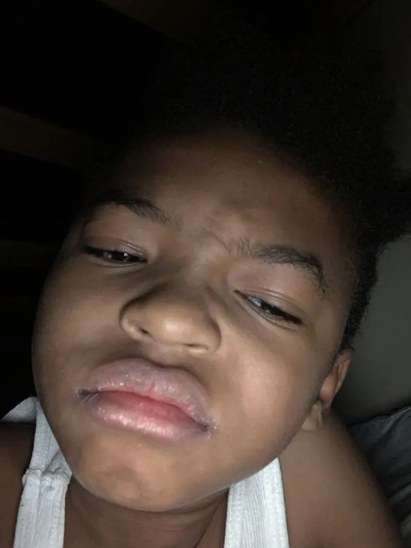 Meme anh da đen hoảng hốt khiến bạn cảm thấy đồng cảm