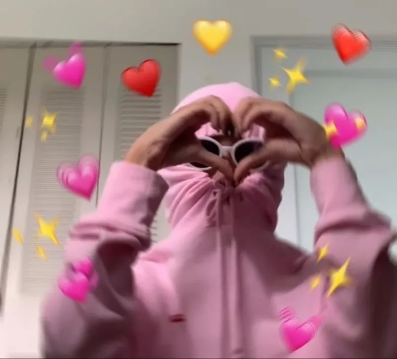 Meme trái tim cute mang lại tiếng cười cho những ai yêu thích hài hước