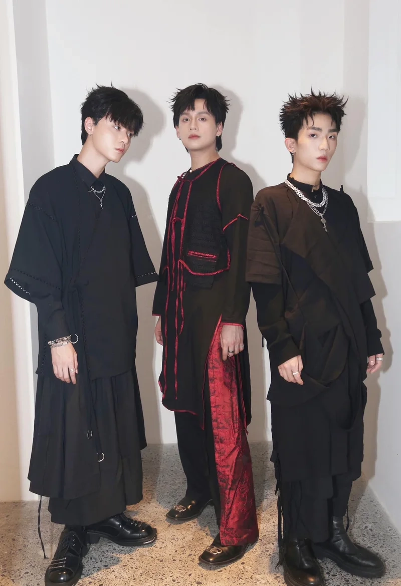 Nguyễn trần trung quân minh su là một cặp đôi được yêu thích trong làng nhạc