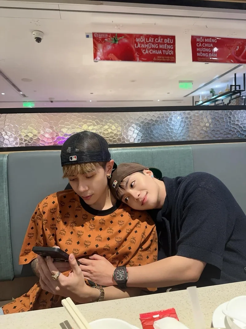 Quang hùng x negav zingtruyen tạo không gian sống động cho người hâm mộ