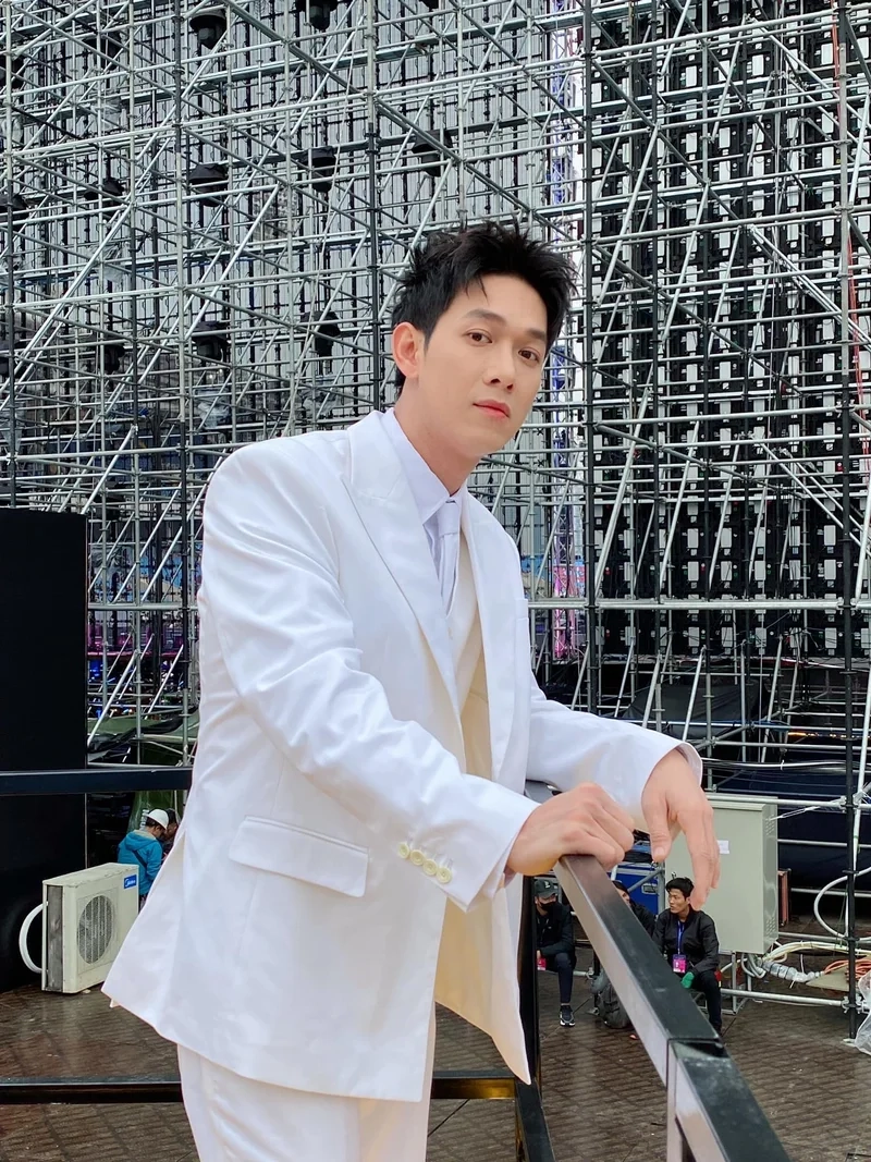 Bảy nụ cười xuân song luân là chương trình truyền hình hấp dẫn