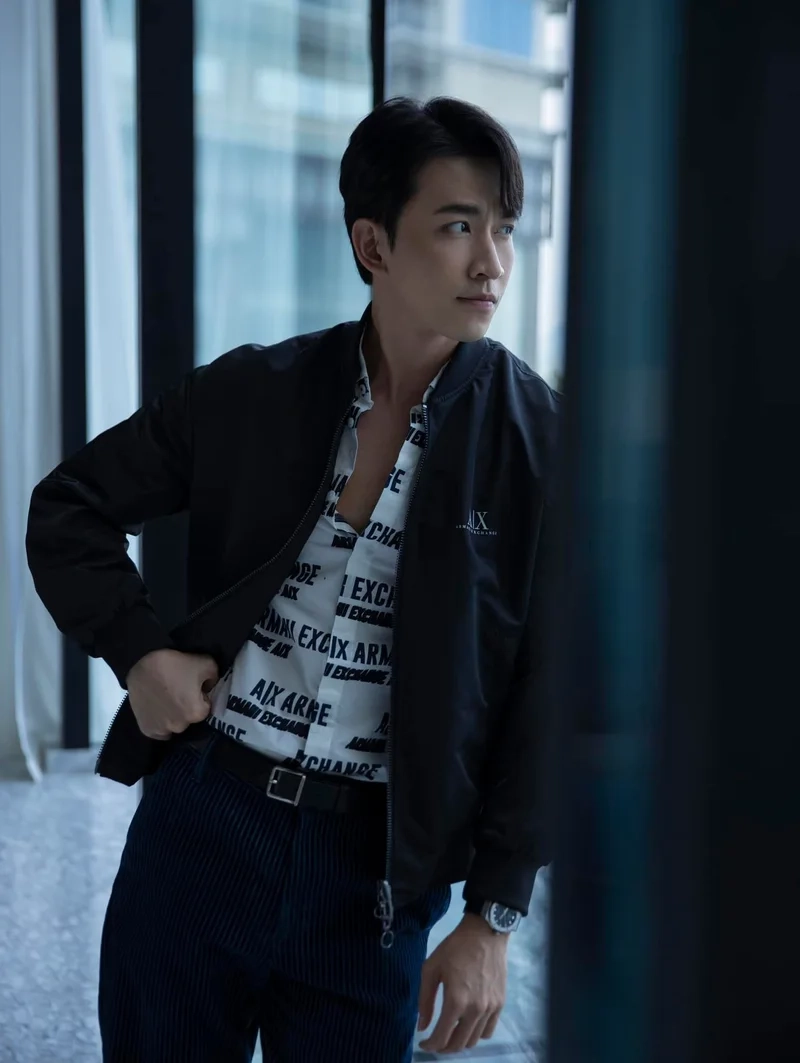 Gia thế Võ Cảnh mang đến cái nhìn sâu sắc về cuộc đời anh