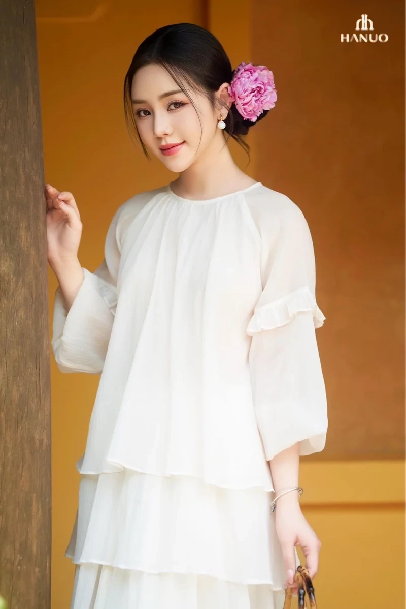 Khám phá phong cách thời trang tại Quỳnh Kool Instagram, nơi cô chia sẻ khoảnh khắc đời thường