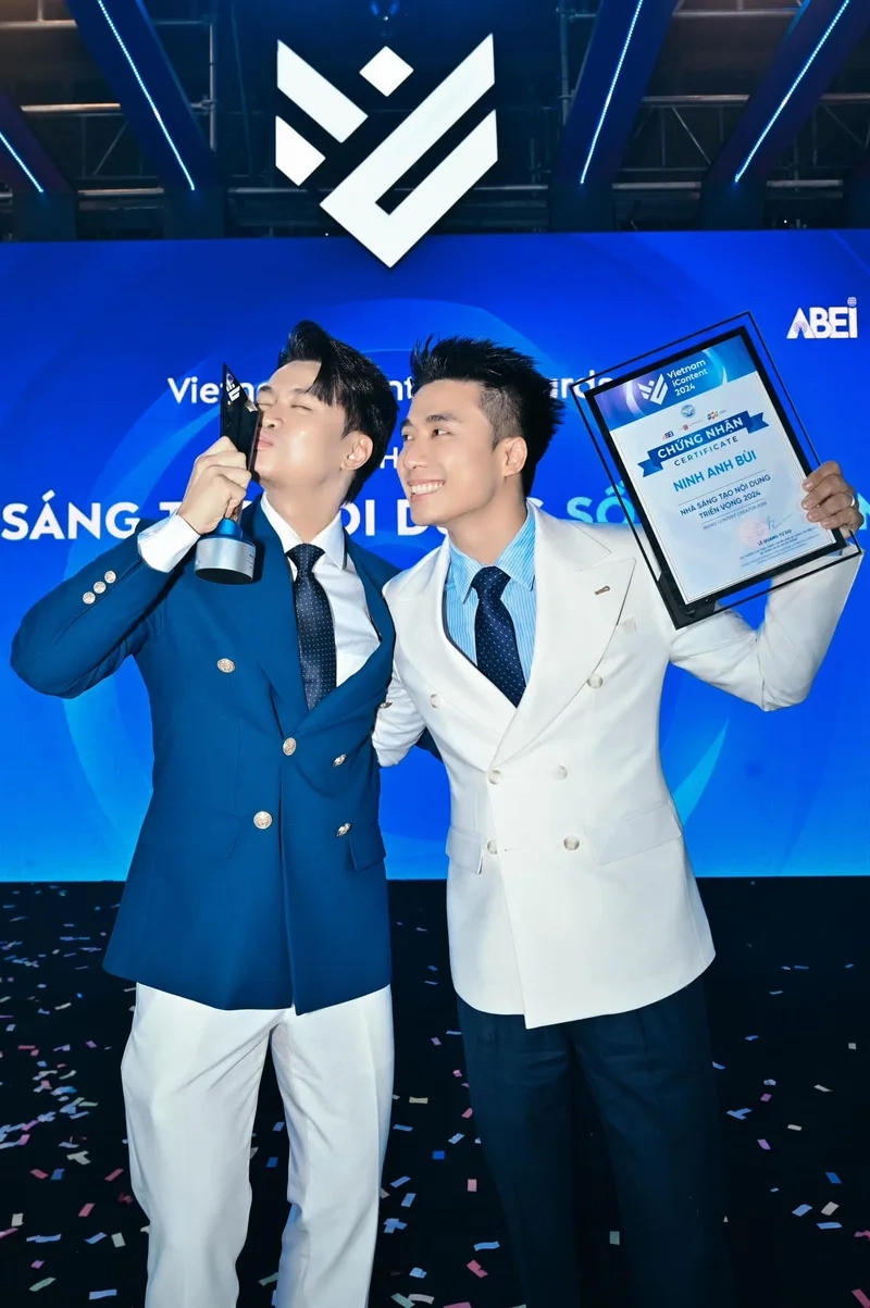 Cặp đôi ninh anh bùi và nguyễn tùng dương luôn gây sốt với những khoảnh khắc ngọt ngào