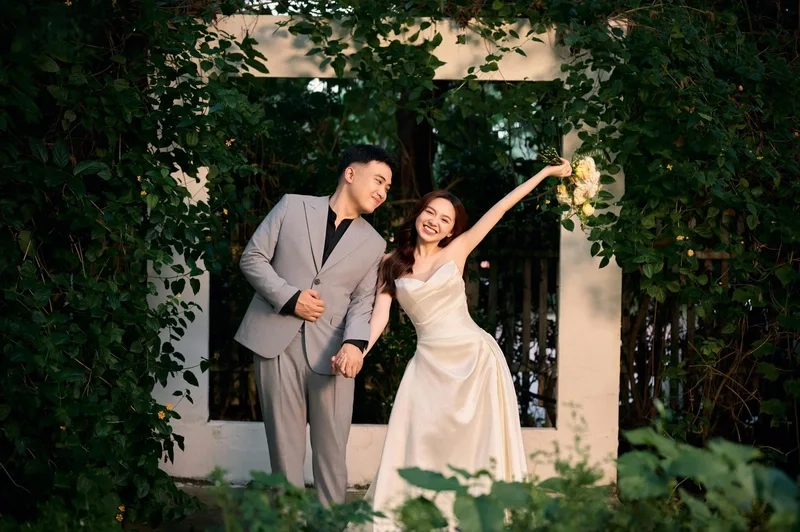 Hình ảnh bạn trai Đặng Thu Hà điển trai và lịch lãm