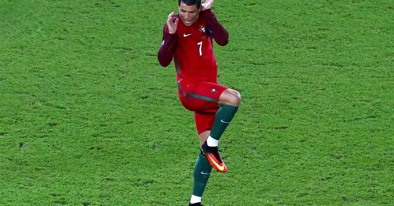 Meme ronaldo vs messi thể hiện sự cạnh tranh hài hước