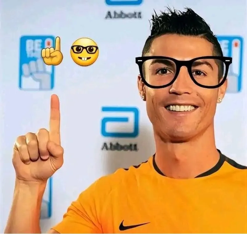 Ronaldo vs messi meme khiến mọi người không thể nhịn cười
