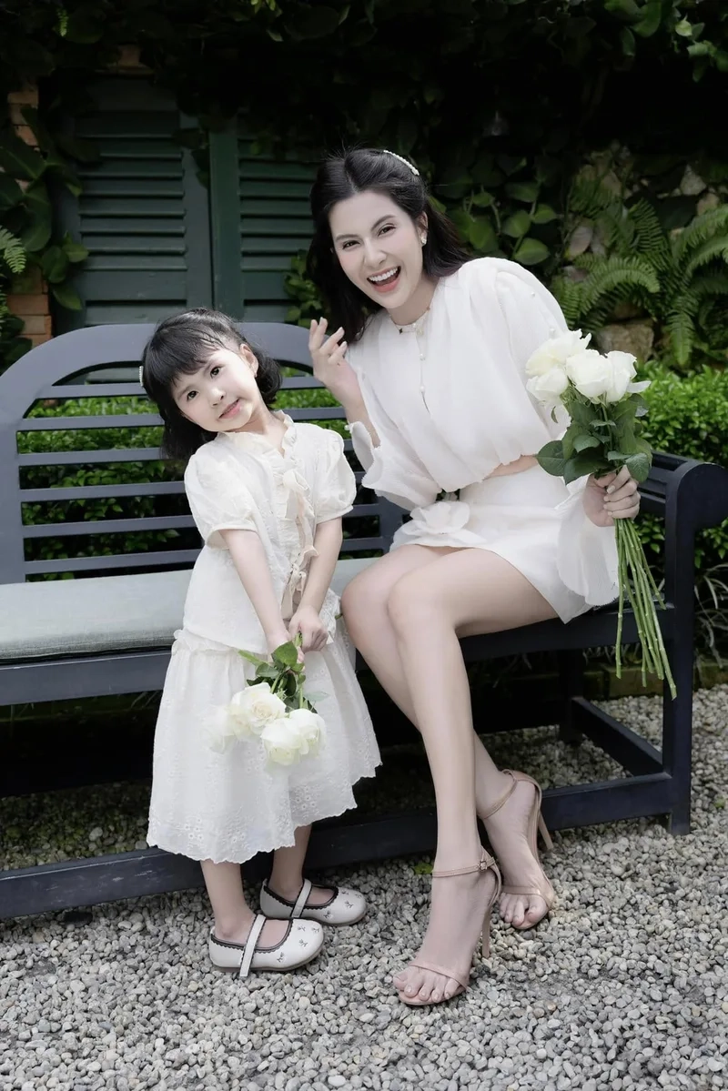 Mẹ con Thiên An và bé Sol hạnh phúc bên nhau