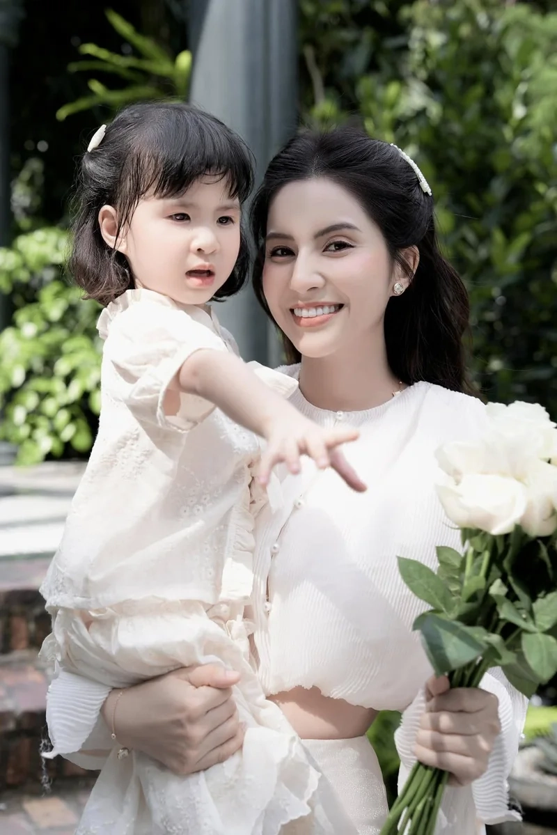  Hình ảnh cực yêu của bé Sol và Thiên An