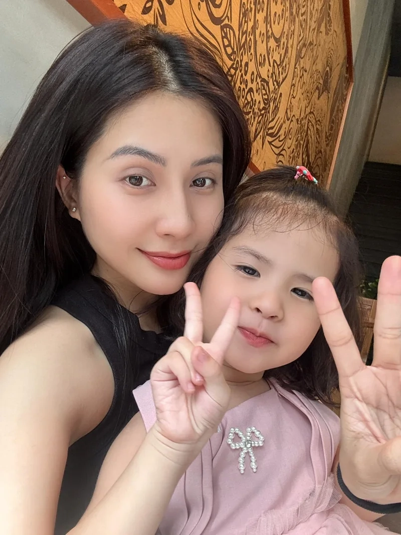 Những khoảnh khắc ấm áp của bé Sol Thiên An