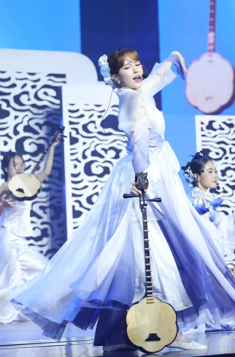 Không thể rời mắt trước chị đẹp thiều bảo trâm, nhan sắc và tài năng đều đỉnh