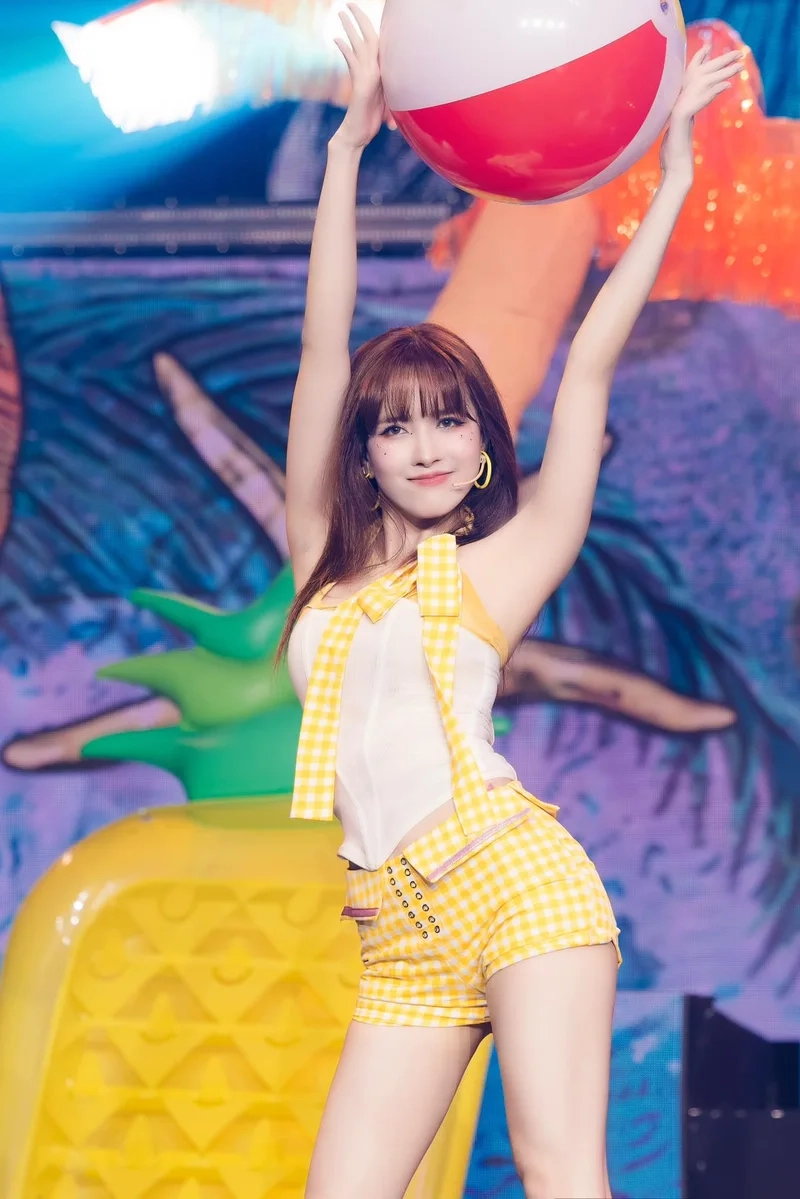 Ngắm nhìn thiều bảo trâm chị đẹp, vẻ ngoài cuốn hút và thần thái đỉnh cao