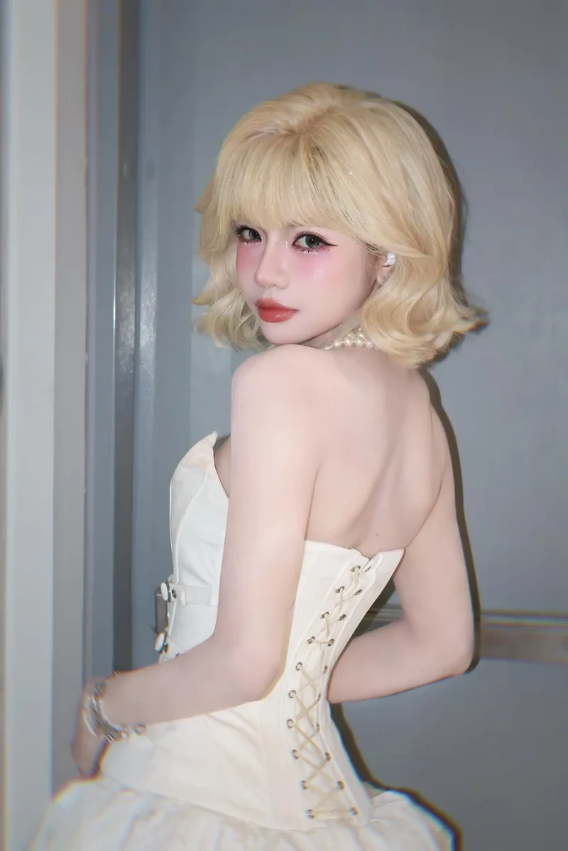 Hé lộ ciin chiều cao cân nặng, vóc dáng cực chuẩn