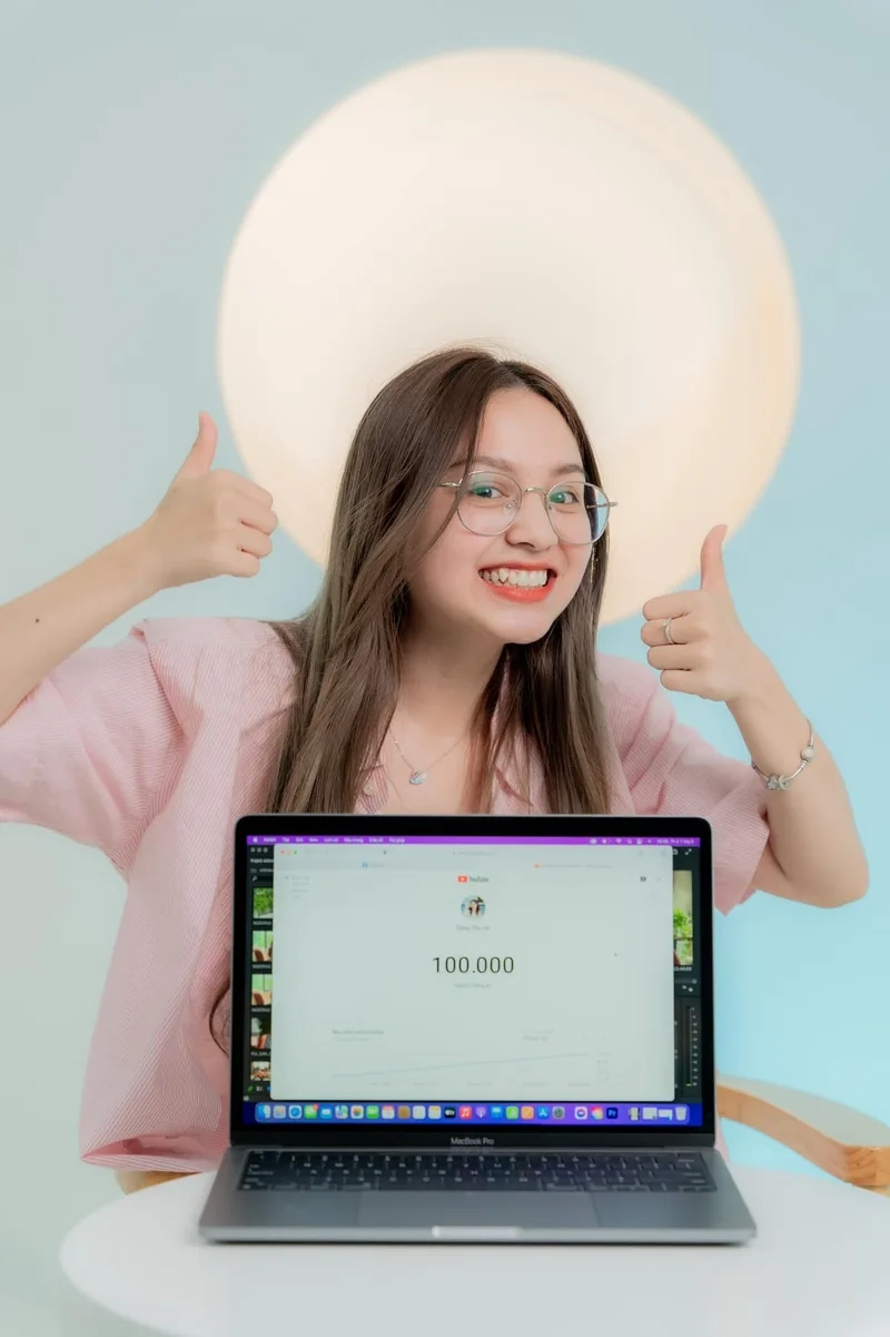 Bạn đoán xem Đặng Thu Hà cao mét bao nhiêu? Sự thật ngay trong bức ảnh này