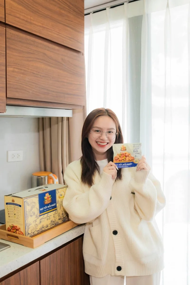 Điều gì khiến Đặng Thu Hà Schannel là ai trở thành câu hỏi hot?