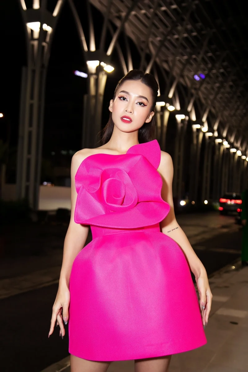 Kết nối ngay với Khả Ngân Facebook để cập nhật những hình ảnh mới nhất của cô nàng