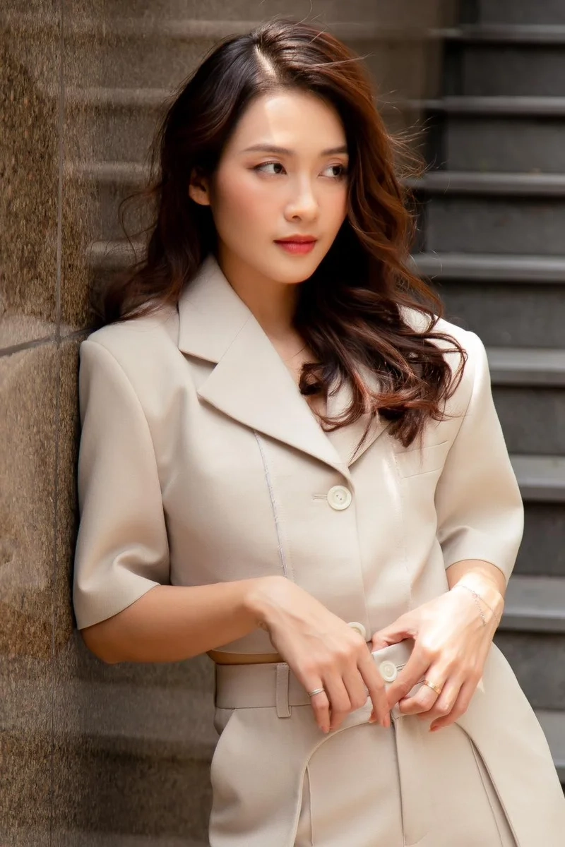 Sở hữu thân hình cân đối nhưng chiều cao của Khả Ngân vẫn luôn khiến fan tò mò