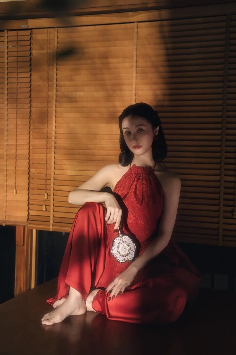 Jun Vũ chiều cao lý tưởng cùng vóc dáng thanh thoát đầy cuốn hút