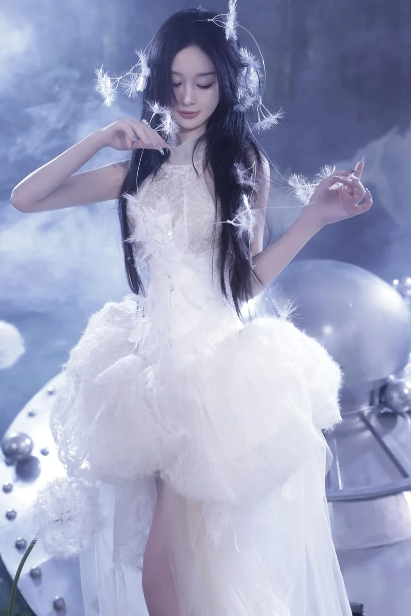 Chiều cao Jun Vũ giúp cô nàng luôn nổi bật trong mọi khung hình