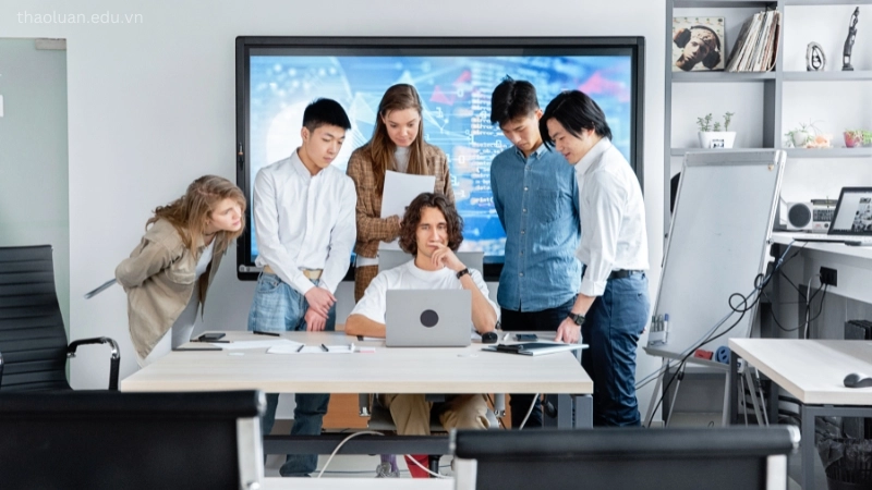 Trong insight business, việc sử dụng công cụ nghiên cứu là một phần quan trọng để tìm hiểu insight khách hàng một cách chính xác