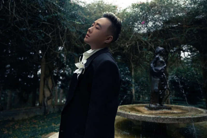 Trung quân idol eye contact live mang đến trải nghiệm tuyệt vời