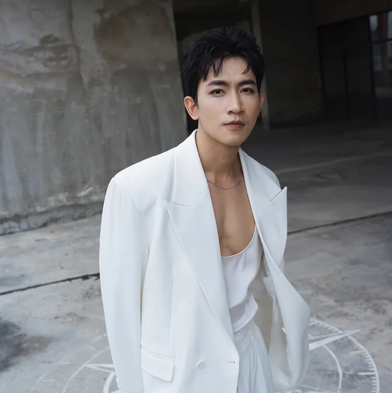 Võ Cảnh hát mang đến những giai điệu ngọt ngào và sâu lắng