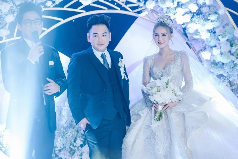 Váy cưới xoài non 28 tỷ gây sốt với thiết kế độc đáo