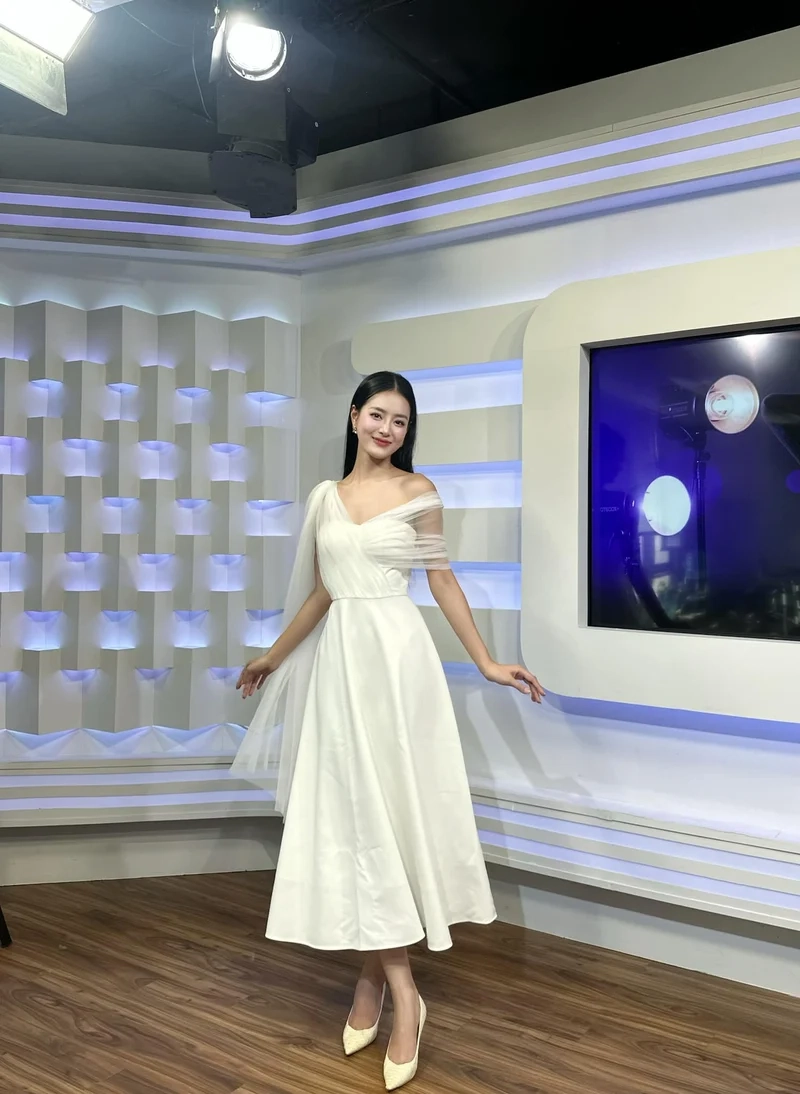 Bùi Khánh Linh live, cập nhật hình ảnh mới nhất