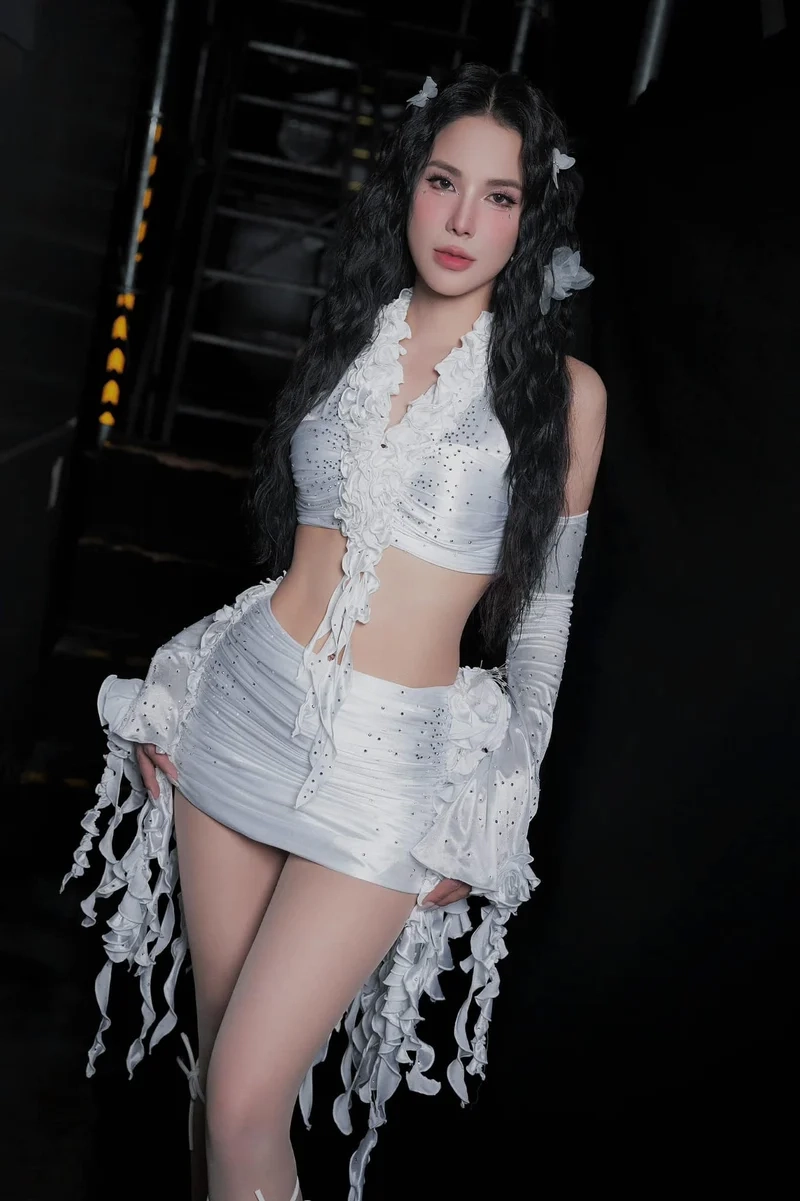 Gây sốt với ca khúc Đã không yêu thì thôi Diệp Lâm Anh