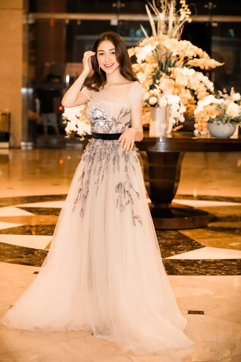 Rời bỏ Hòa Minzy – ca khúc làm bao người thổn thức