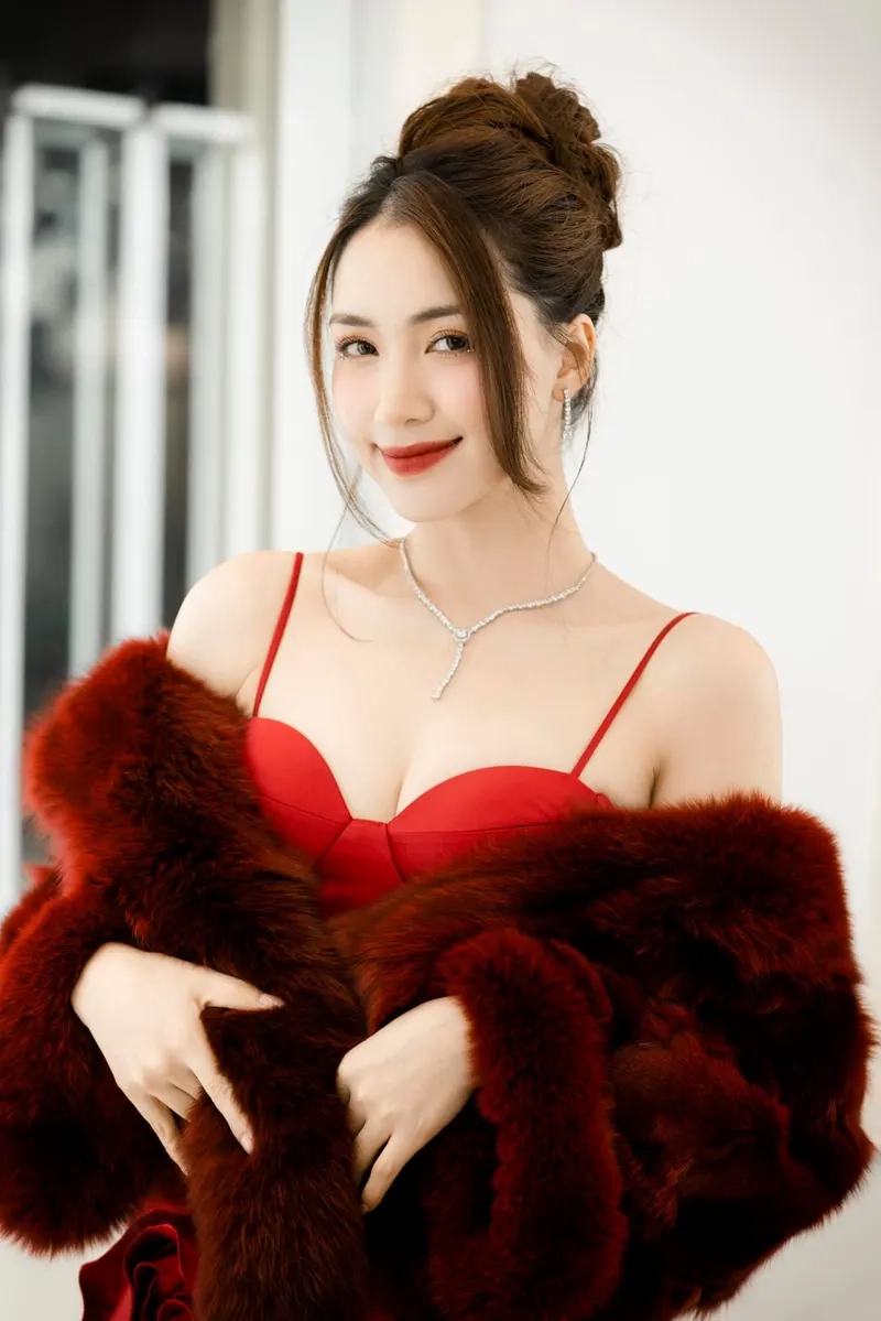 Hòa Minzy bài hát nào hot nhất, cùng điểm qua