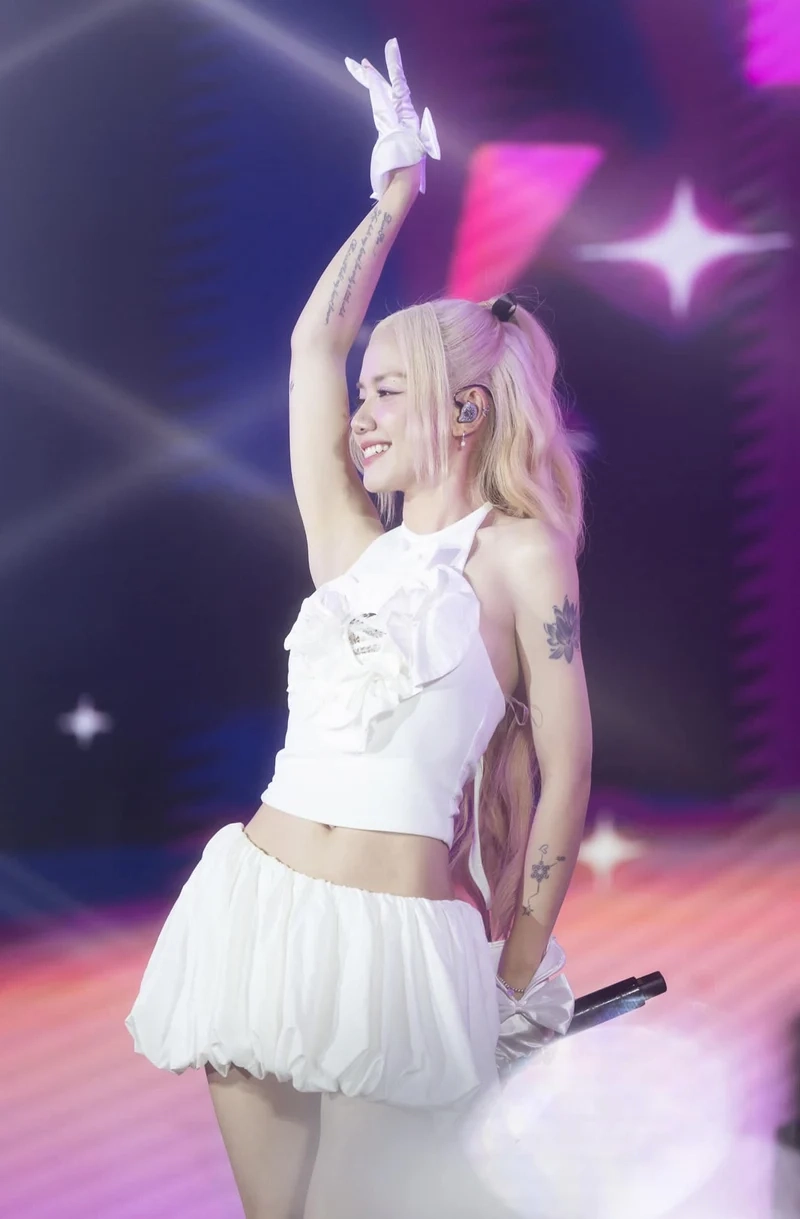 Nghe ngay Phương Ly Anh là ngoại lệ của em, bài hát hot nhất