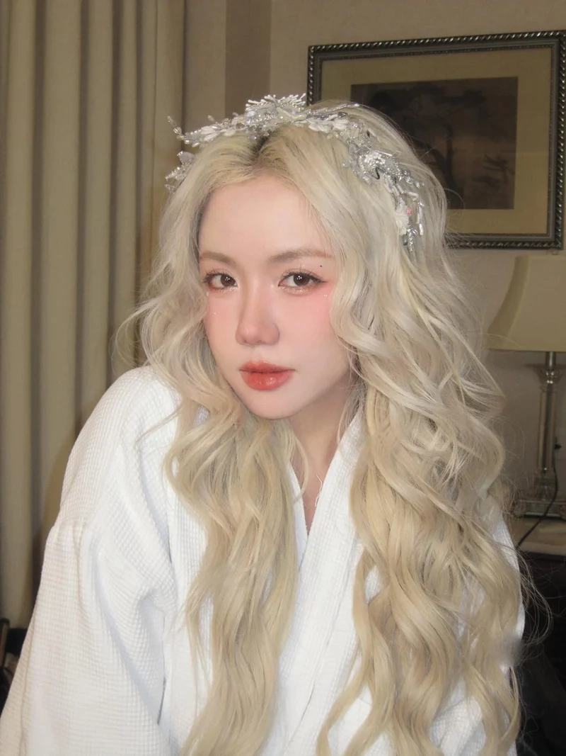 Lời ca cuốn hút của lời bài hát Phương Ly Thằng Điên