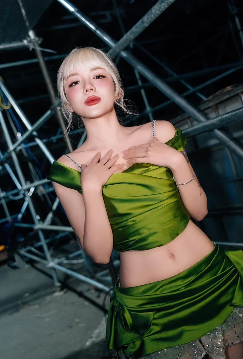 Nghe lại lời bài hát Phương Ly Anh là ai, ca từ đầy cảm xúc