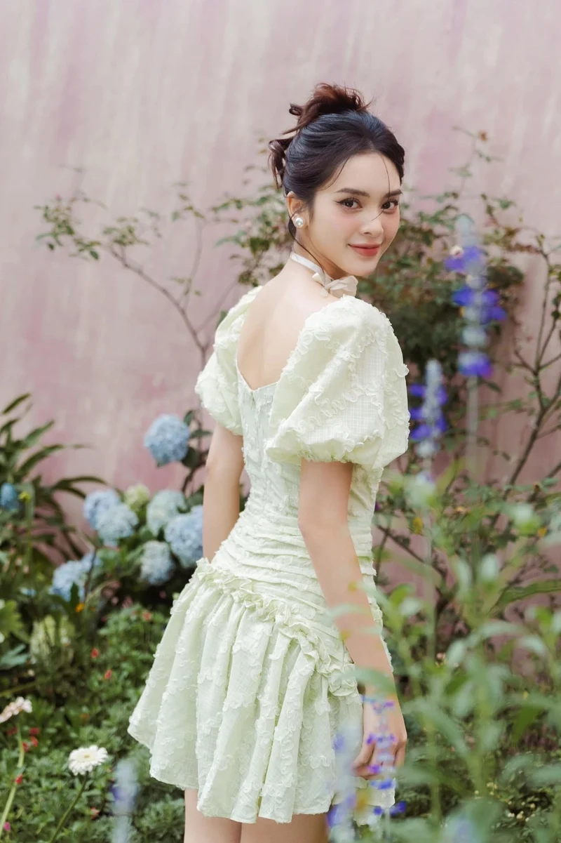 Quỳnh Lương Instagram có gì đặc biệt mà fan mê mẩn