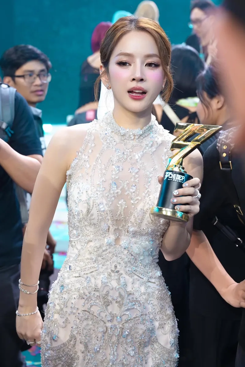 Quá xinh đẹp trong DJ Mie chị đẹp, fan không thể rời mắt